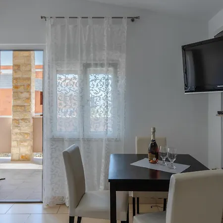 Josipovic דירה ויר