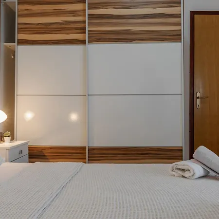 Josipovic דירה ויר